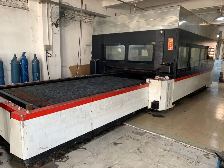 Sheet metal cutting machine inside the BEST workshop